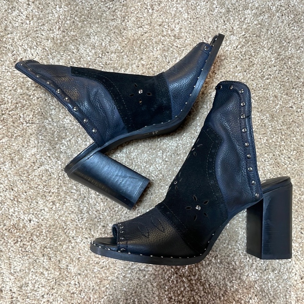 NIB (7) slip on black leather peep toe ankle bootie mules high heel clog country